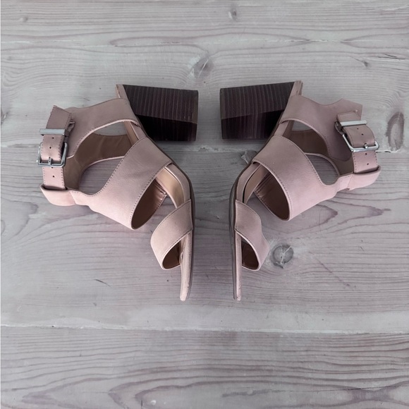 Express Heeled Sandals with Chunky Block Heel - Picture 4 of 6